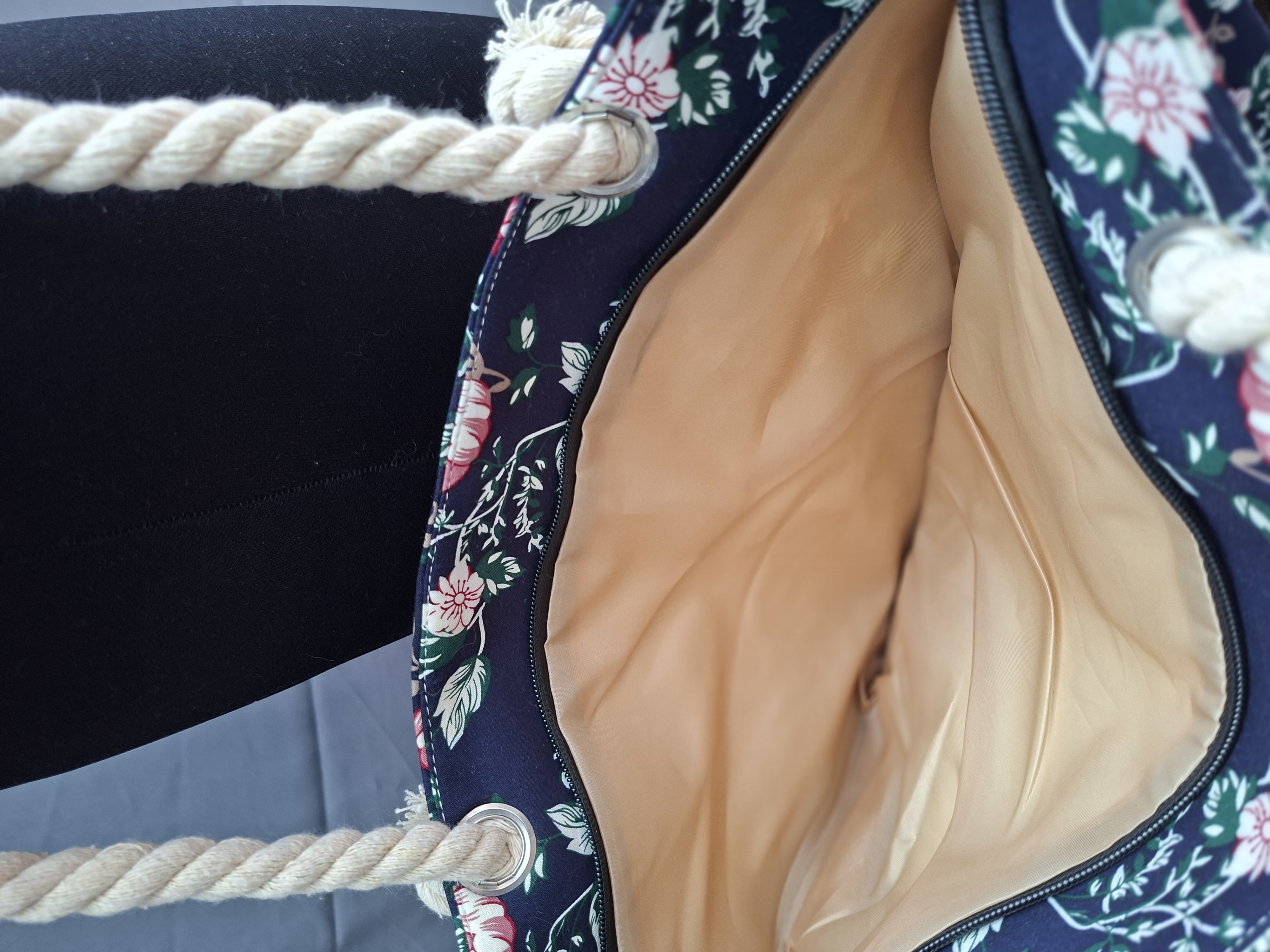 20260517_154001 Juleeze beach bag / shopper donkerblauw romantische bloemenprint