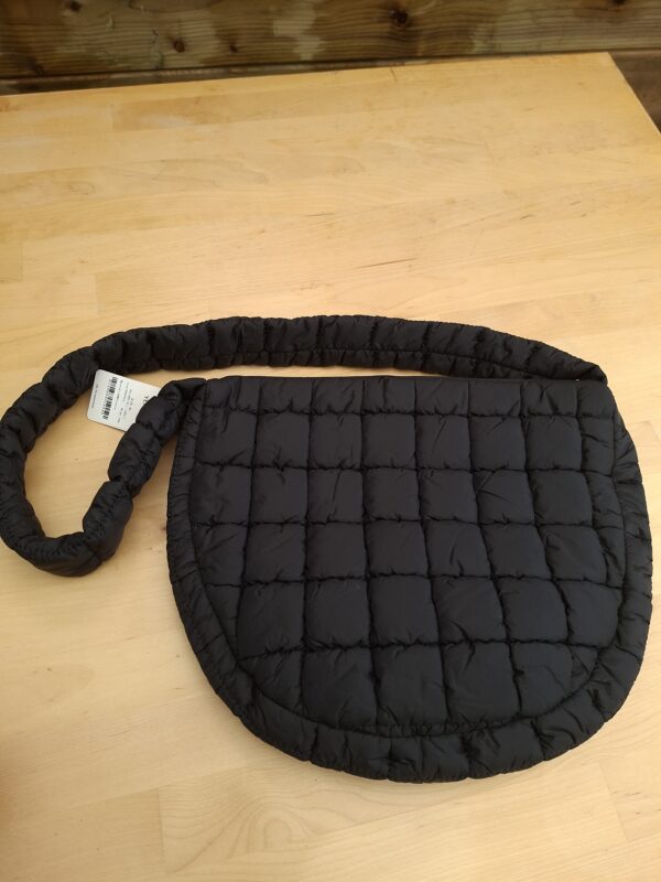 20260517_154252 Yehwang gewatteerde hobo bag zwart