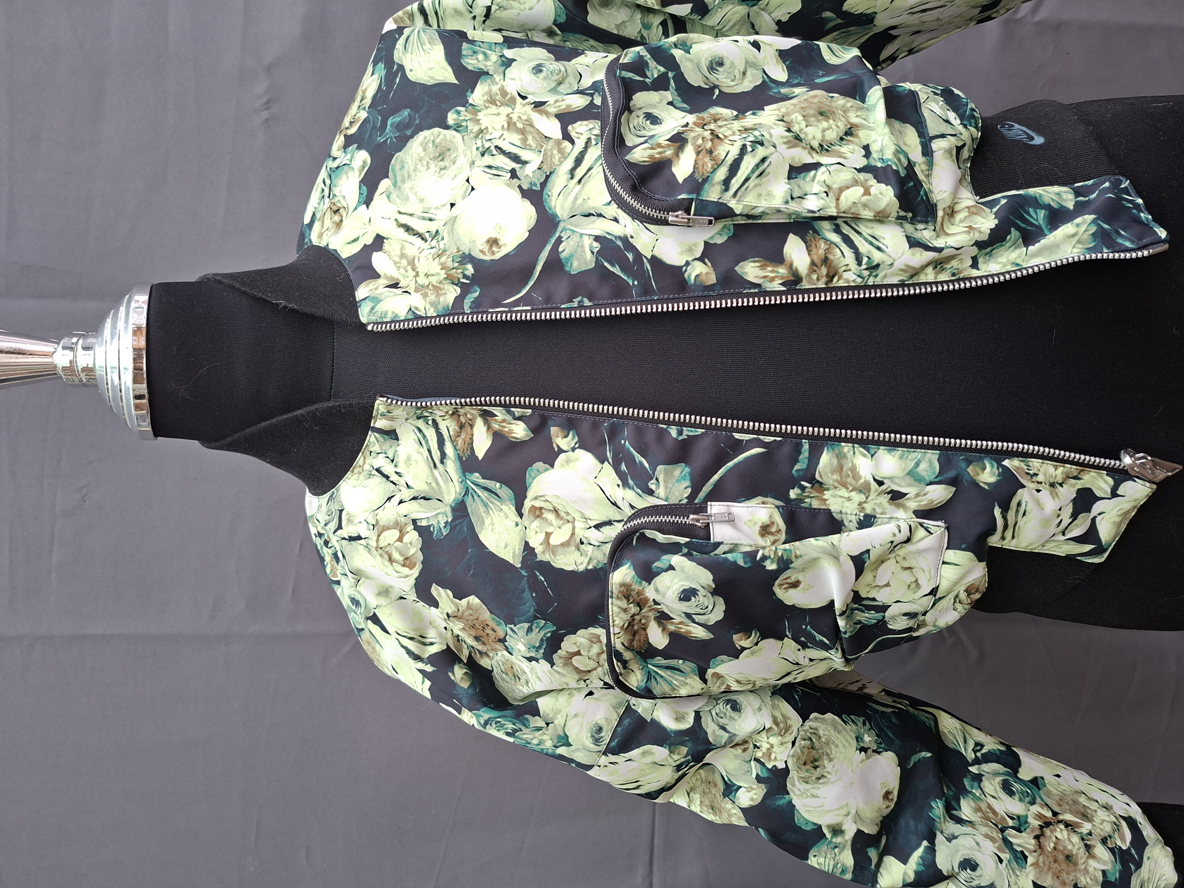 20260517_180349 Nike Sportswear reversible windrunner jack zwart/teal maat S