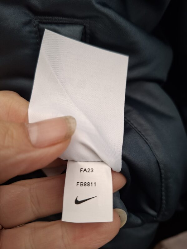 20260517_180615 Nike Sportswear reversible windrunner jack zwart/teal maat S