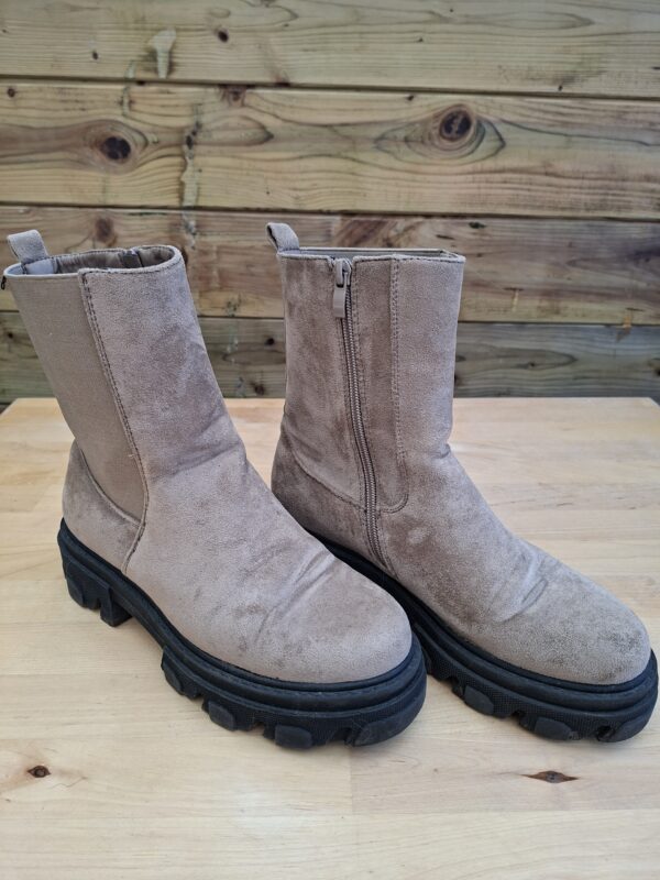 Suède boots taupe chunky zool rits maat 37