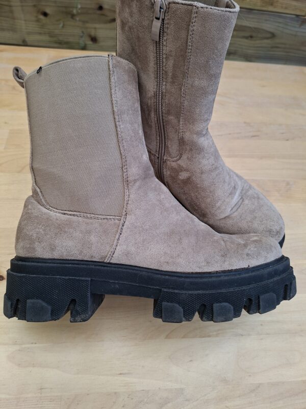 Suède boots taupe chunky zool rits maat 37