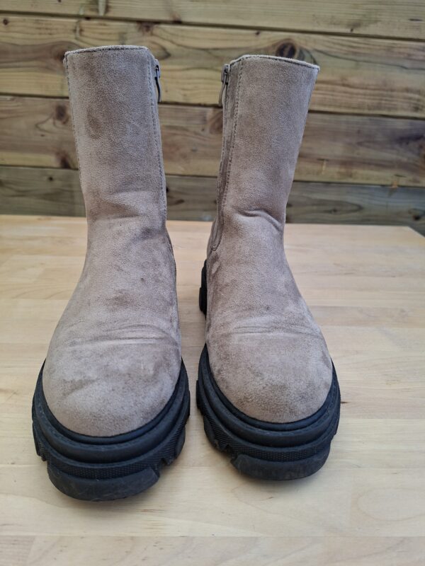 Suède boots taupe chunky zool rits maat 37