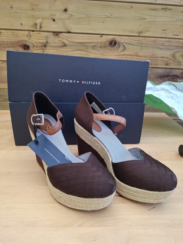 Tommy Hilfiger sandalen bruin canvas maat 39