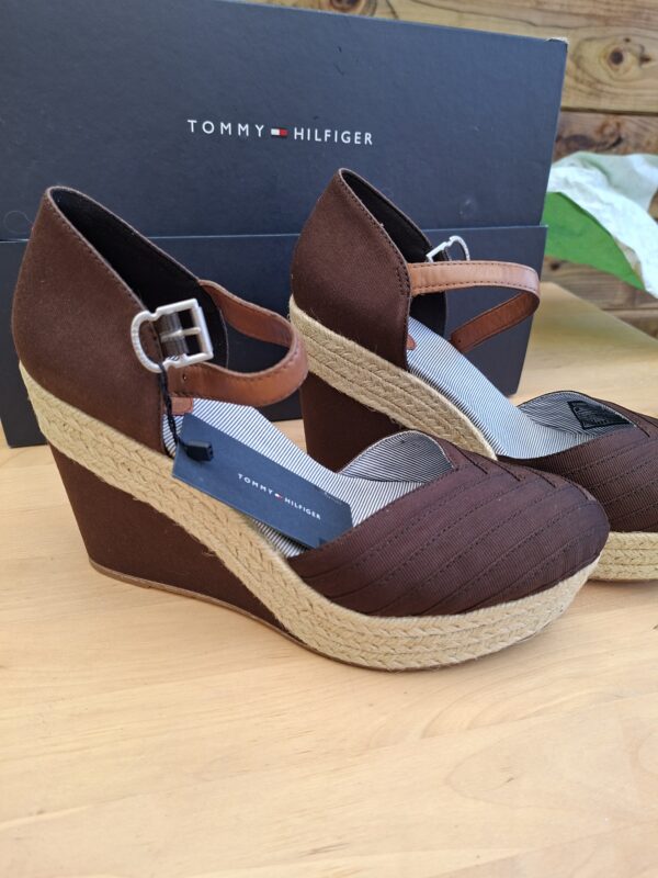 Tommy Hilfiger sandalen bruin canvas maat 39