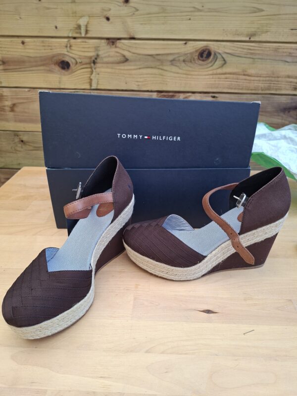 Tommy Hilfiger sandalen bruin canvas maat 39