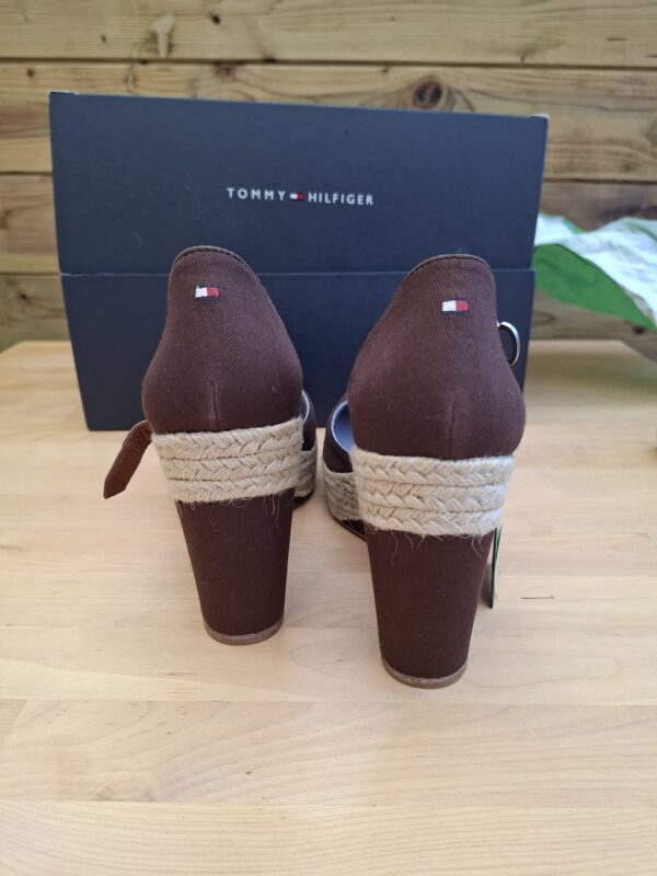 Tommy Hilfiger sandalen bruin canvas maat 39