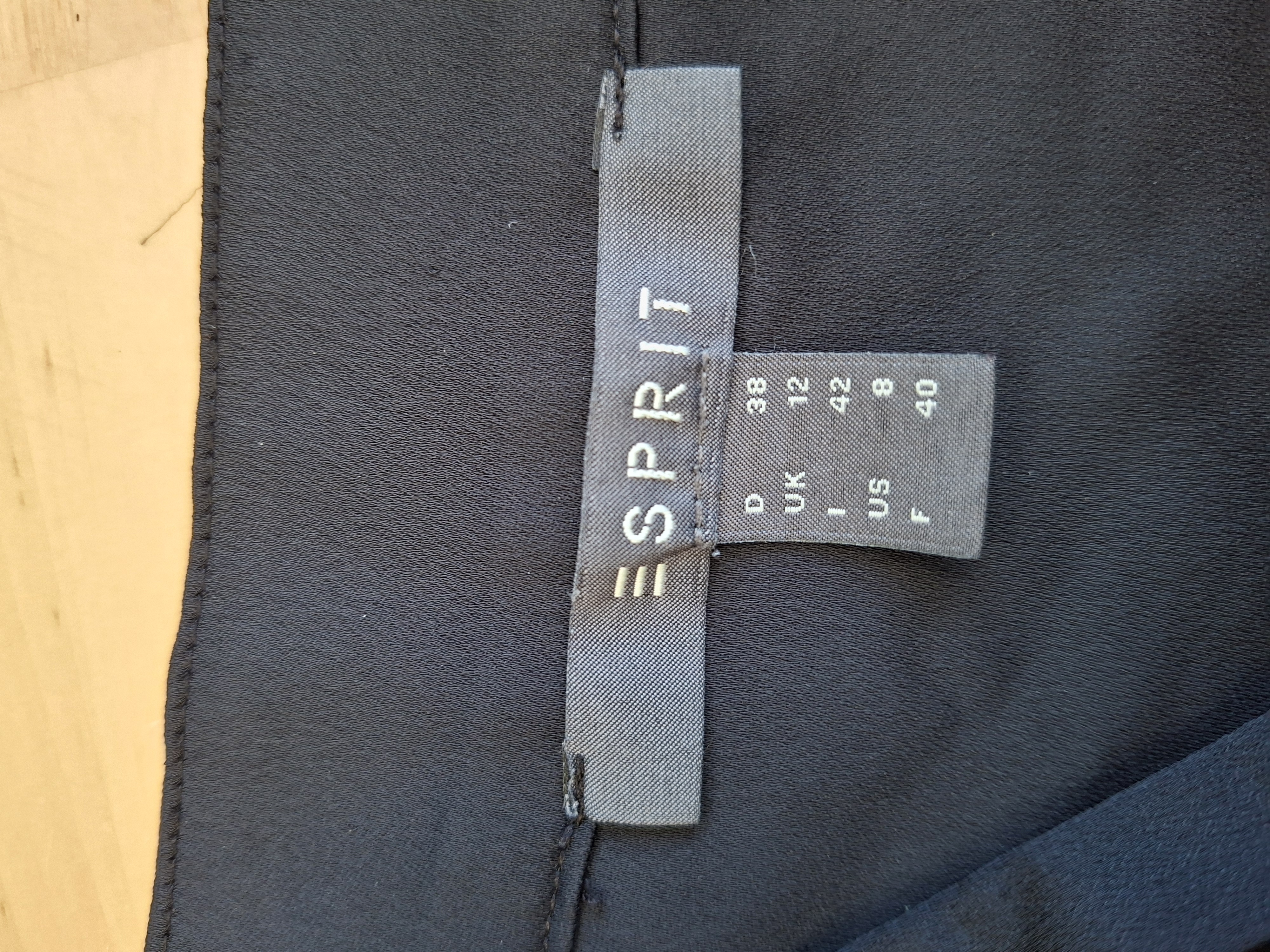 20260518_192052 Esprit blouse zwart V-hals maat 38