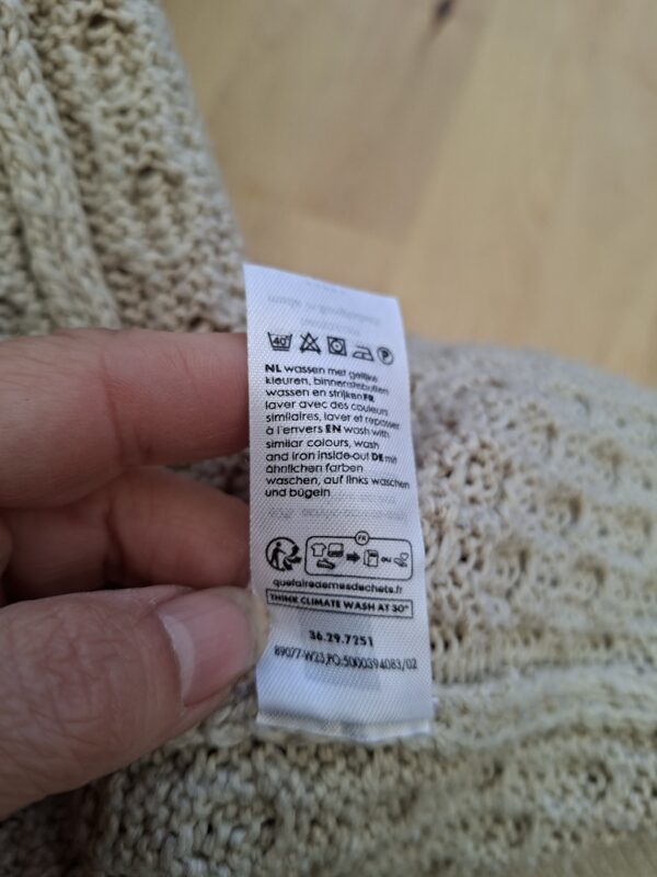 20260518_192338 HEMA gebreid vest ecru maat S