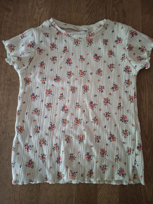20260523_092244 Zara meisjes t-shirt ecru bloemenprint maat 110
