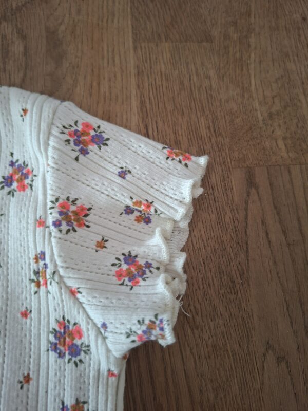 20260523_092255 Zara meisjes t-shirt ecru bloemenprint maat 110
