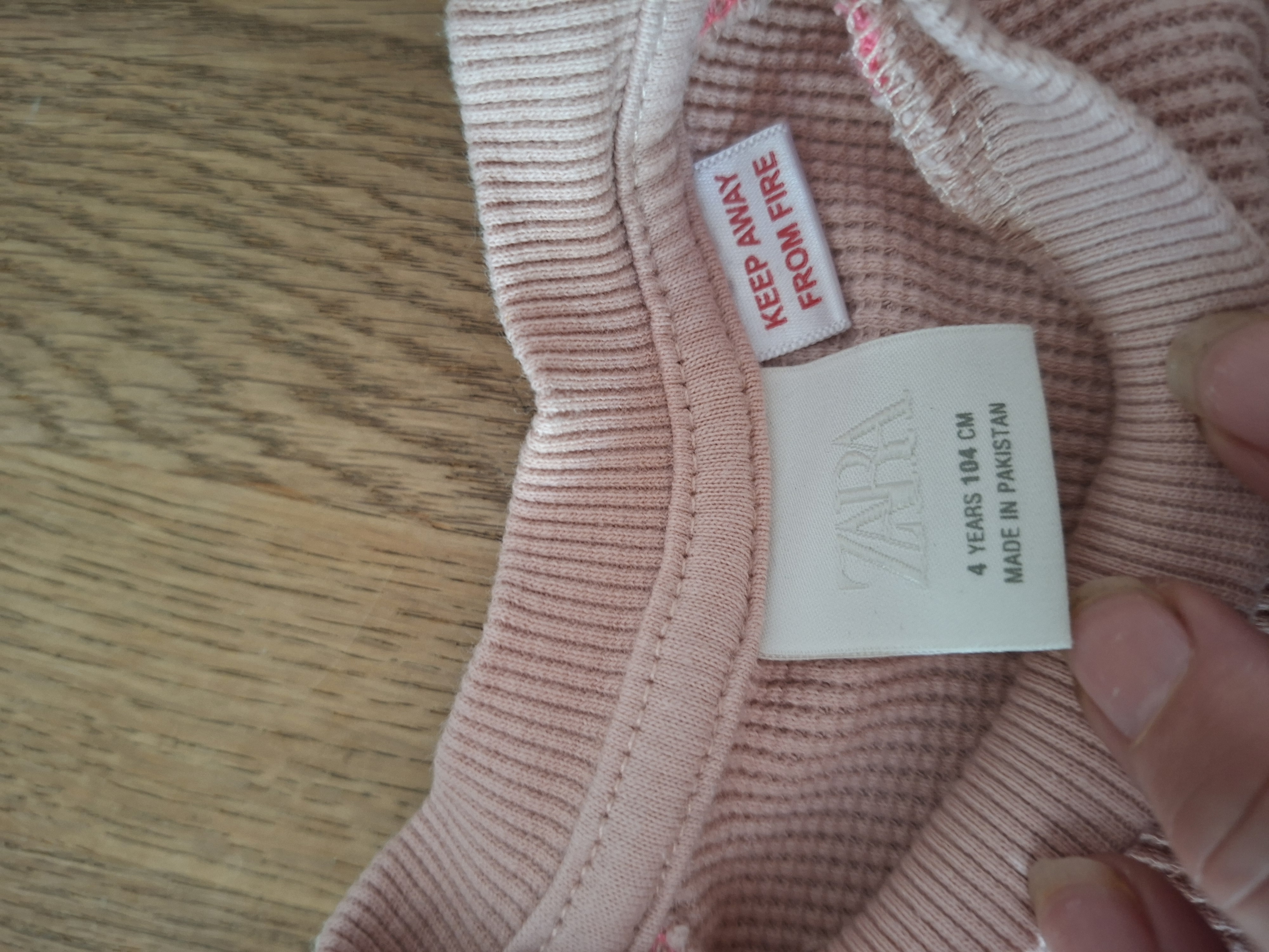 Zara setje roze sweater + short maat 104