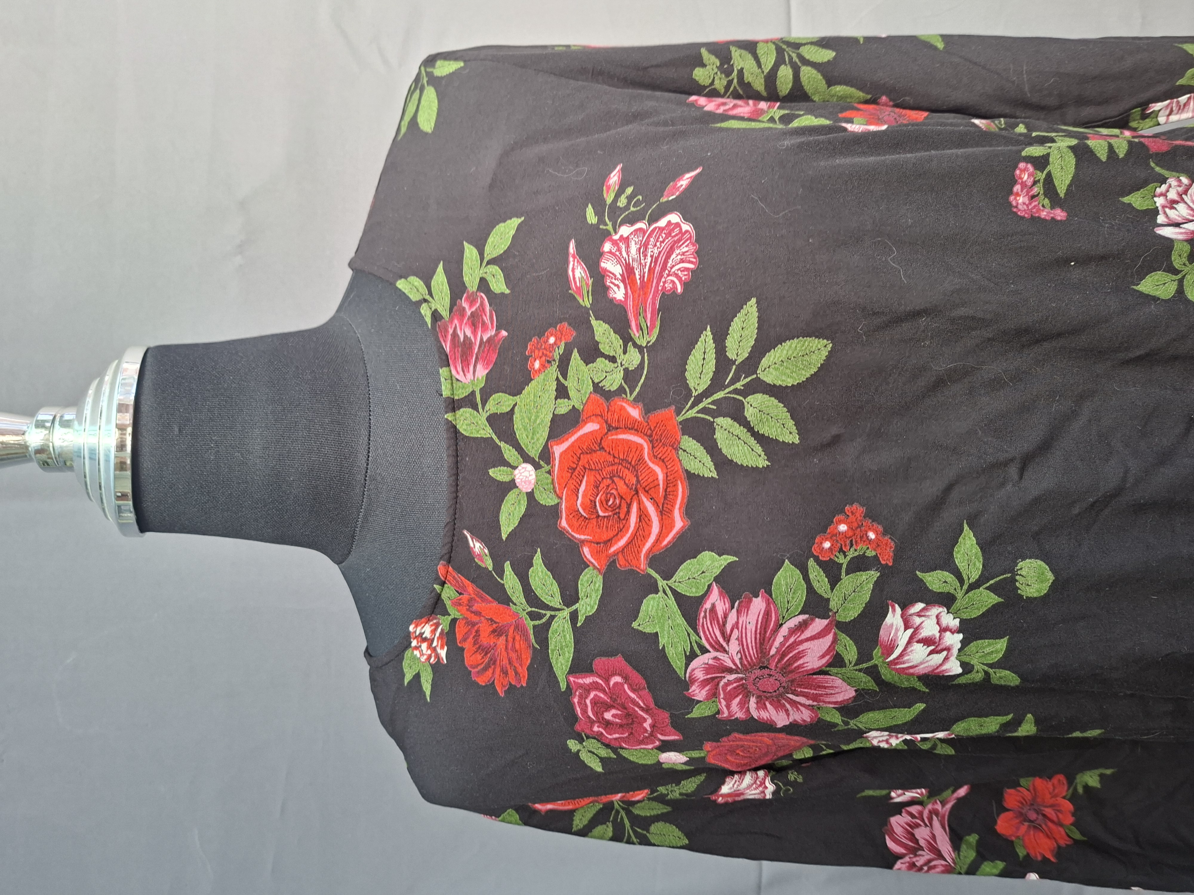 bpc bonprix collection midi-jurk zwart met bloemenprint