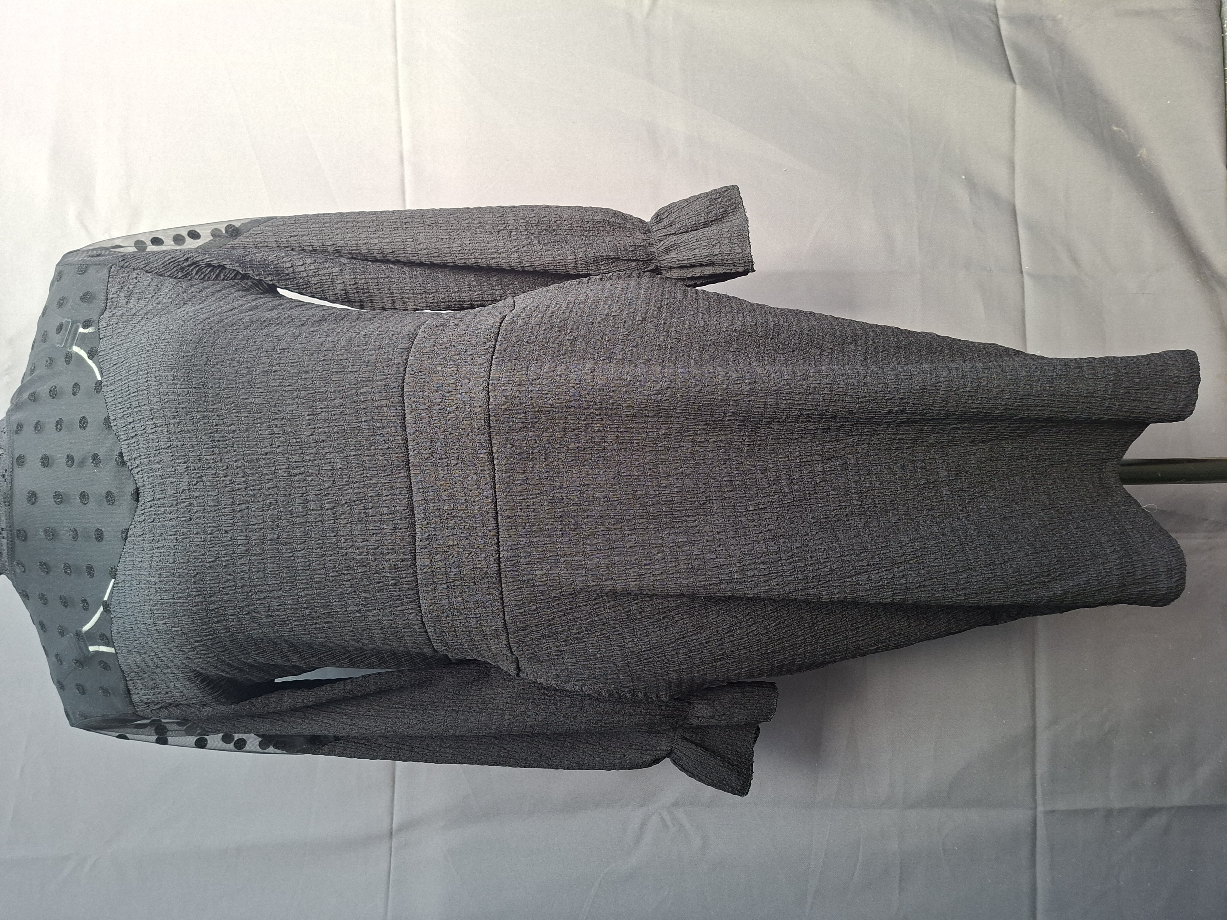 20260526_093239 Musthaves by Elja midi-jurk zwart met kant en stippen