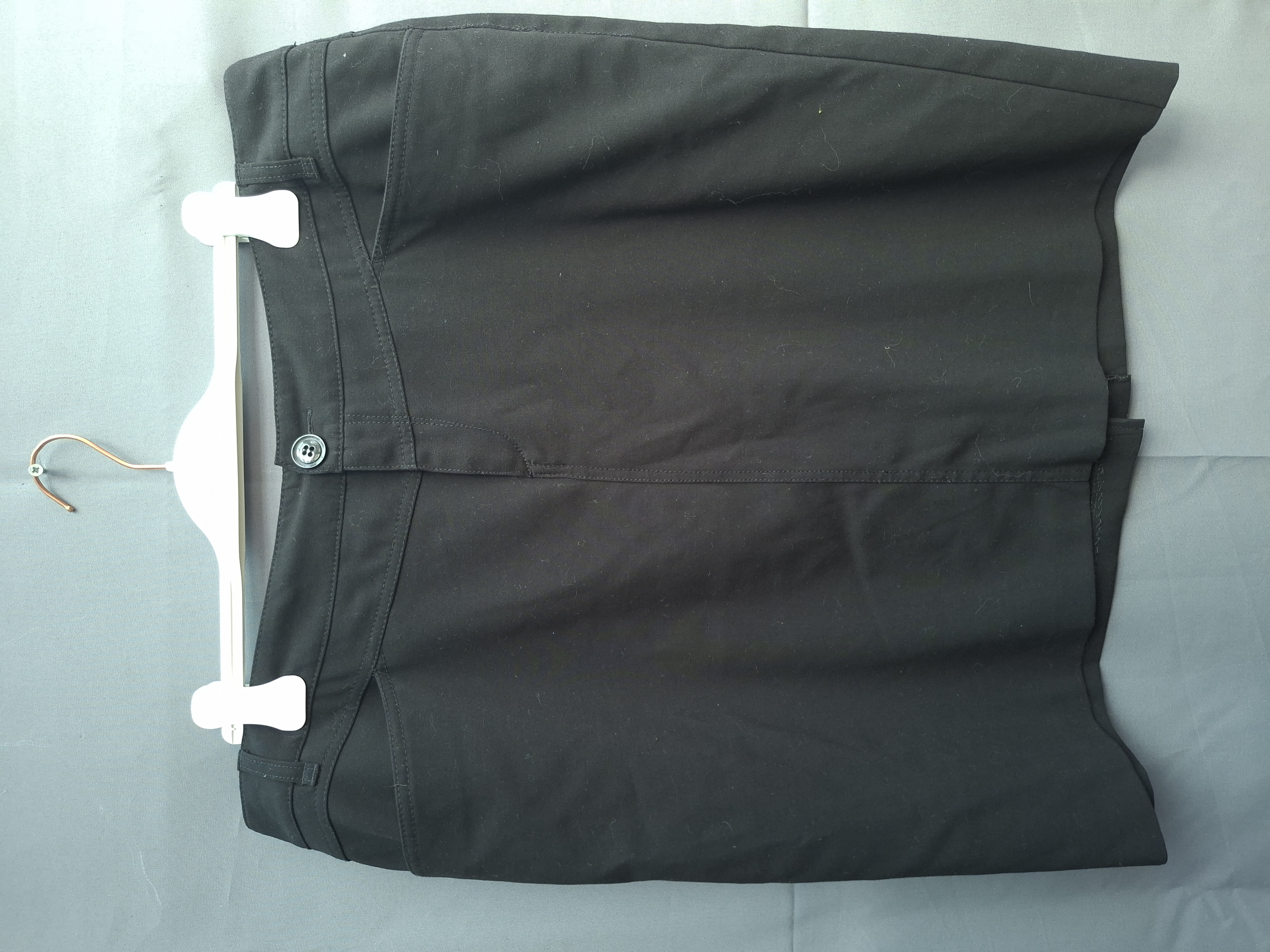 20260526_095534 Yessica rok zwart met knoopsluiting en split