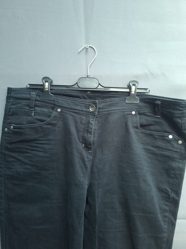 Yessica capri jeans zwart met sierstiksels