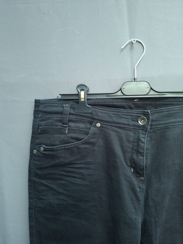 Yessica capri jeans zwart met sierstiksels