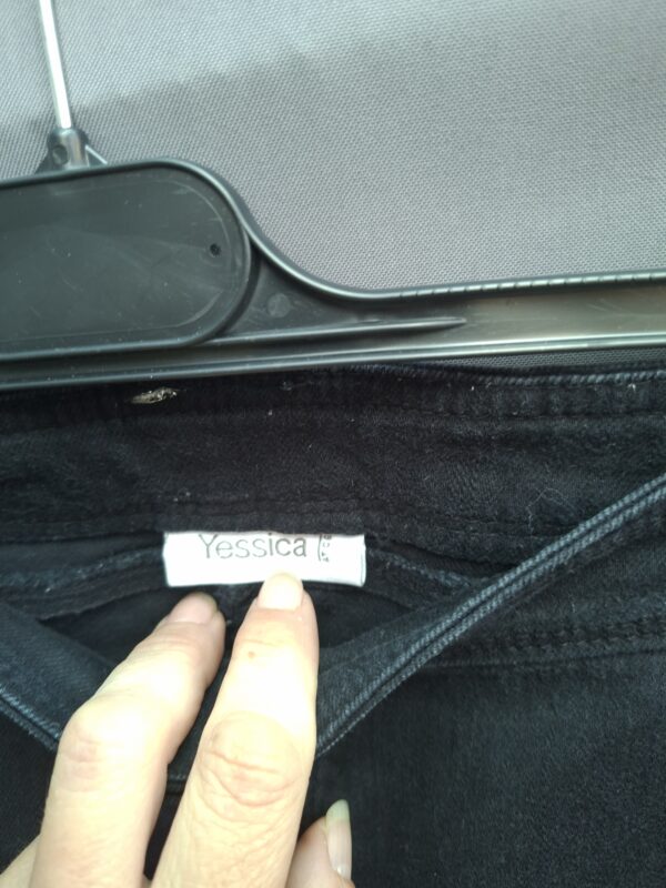 Yessica capri jeans zwart met sierstiksels