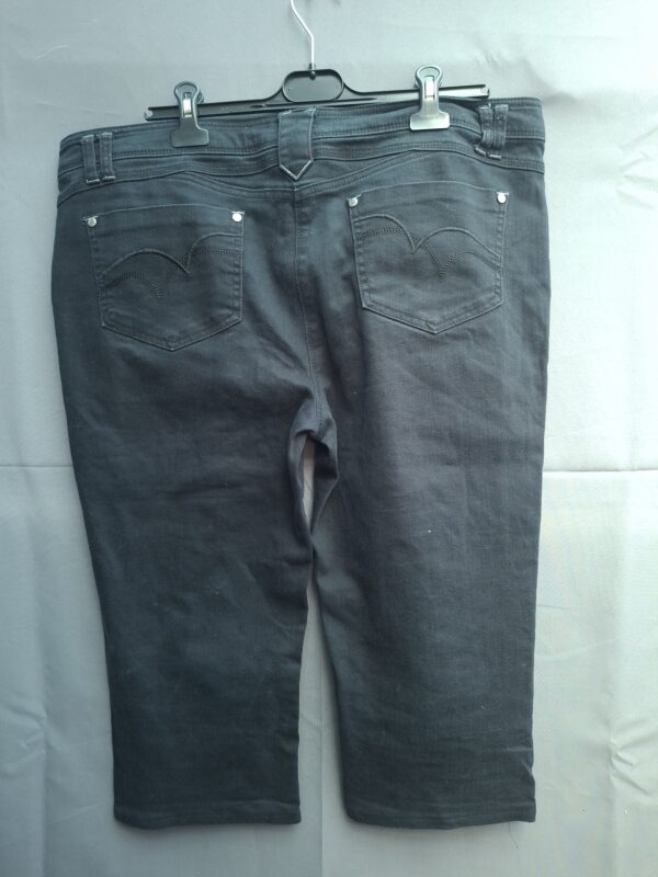 Yessica capri jeans zwart met sierstiksels