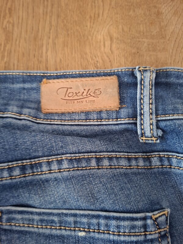 Toxik3 slim fit spijkerbroek middenblauw