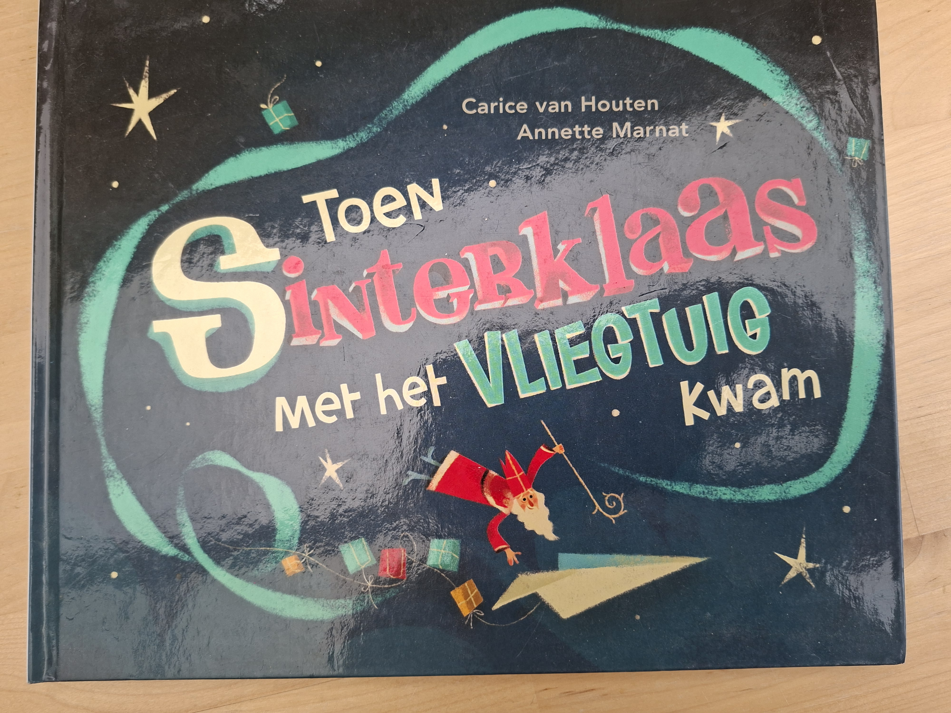 Toen Sinterklaas met het vliegtuig kwam Carice van Houten