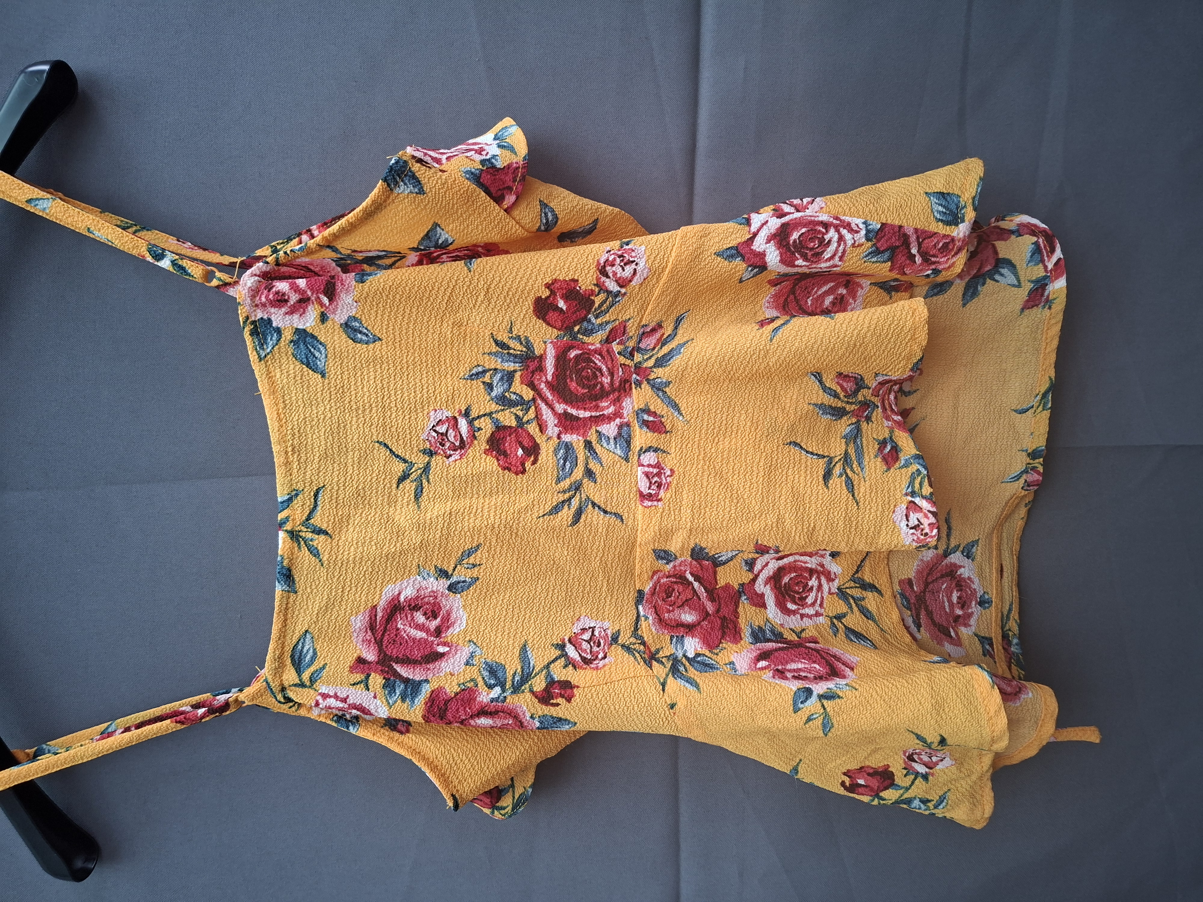 H&M Divided top geel met rozenprint en volant maat 36