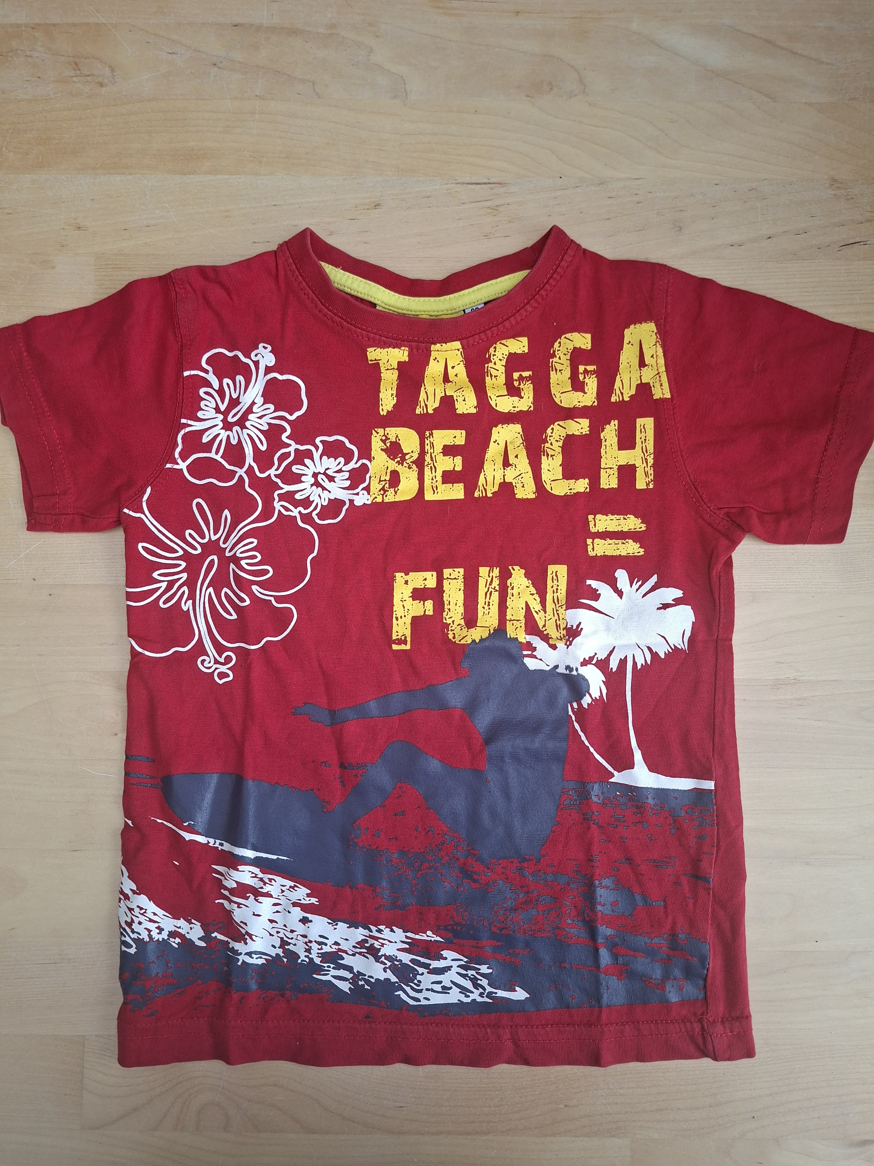 Tagga kinder t-shirt rood Beach Fun surfer print maat 98/104