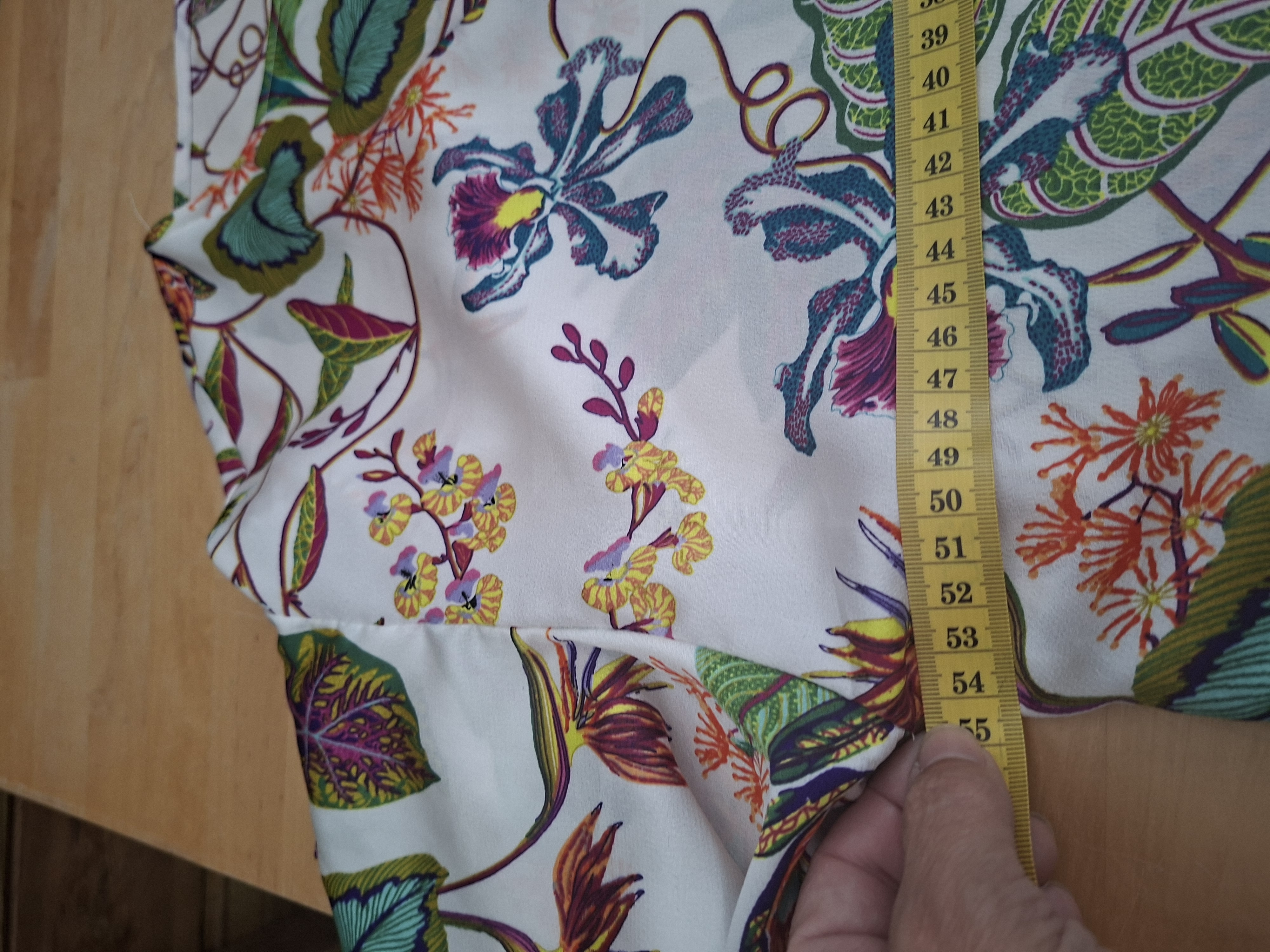 H&M blouse wit met tropische print en dubbele volantmouwen maat 36
