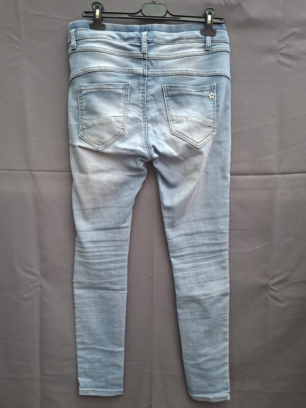 Jewelly jogger jeans lichtblauw elastische tailleband slim fit maat M/38