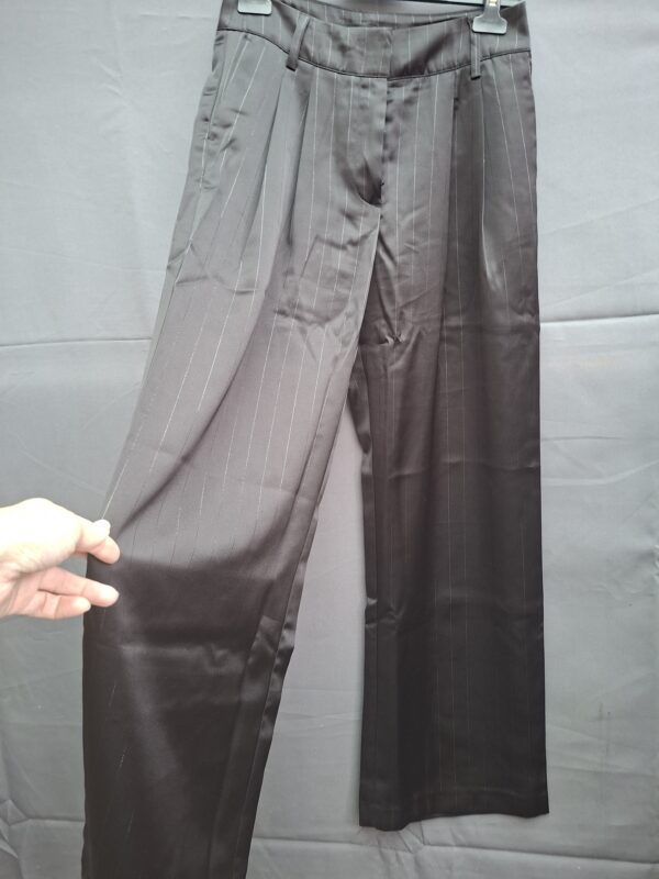 C&A wide leg broek zwart krijtstreep satijnlook hoge taille maat 36