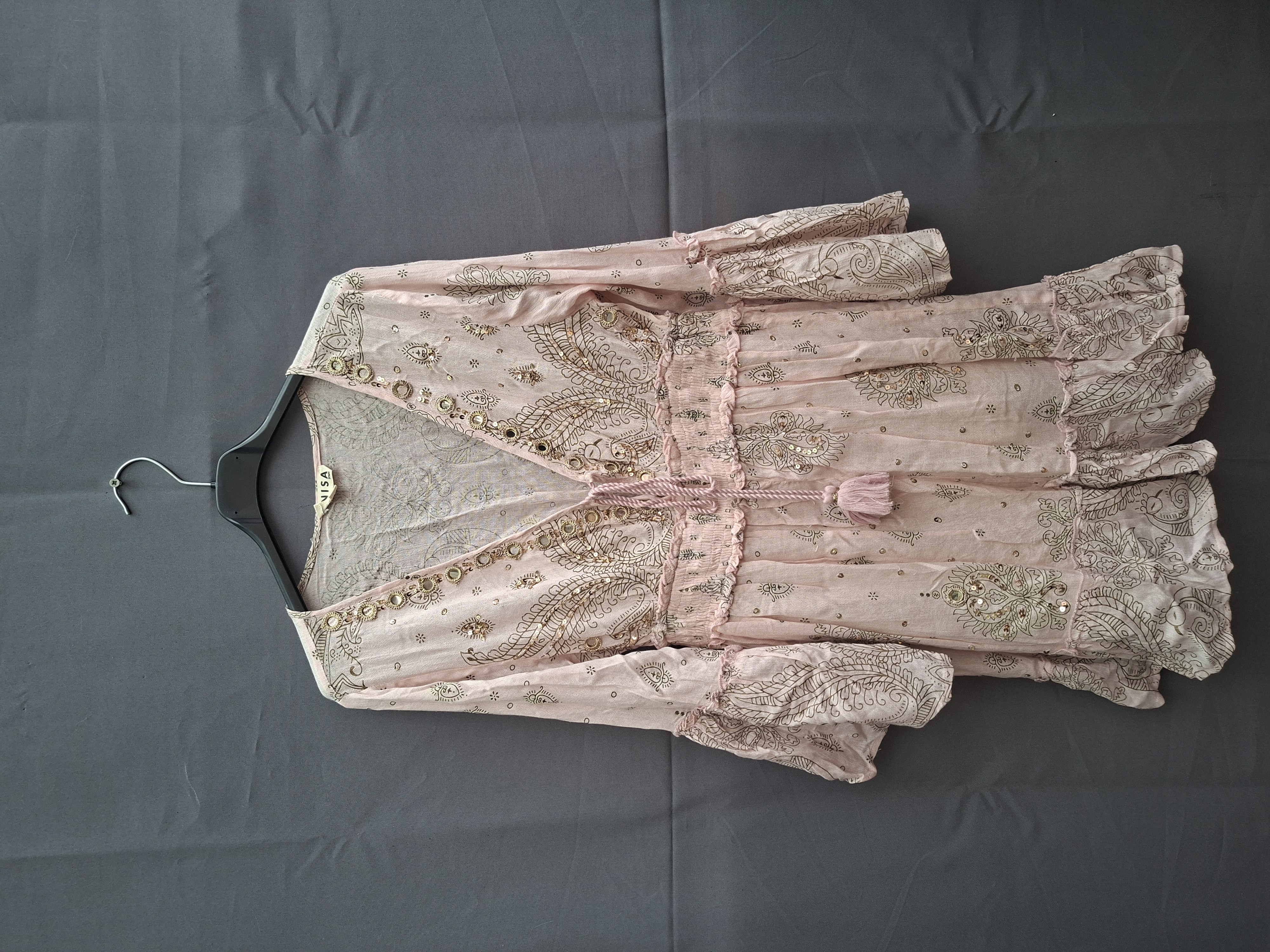 Anisa Spain boho jurk lichtroze/zalm paisley print gouden