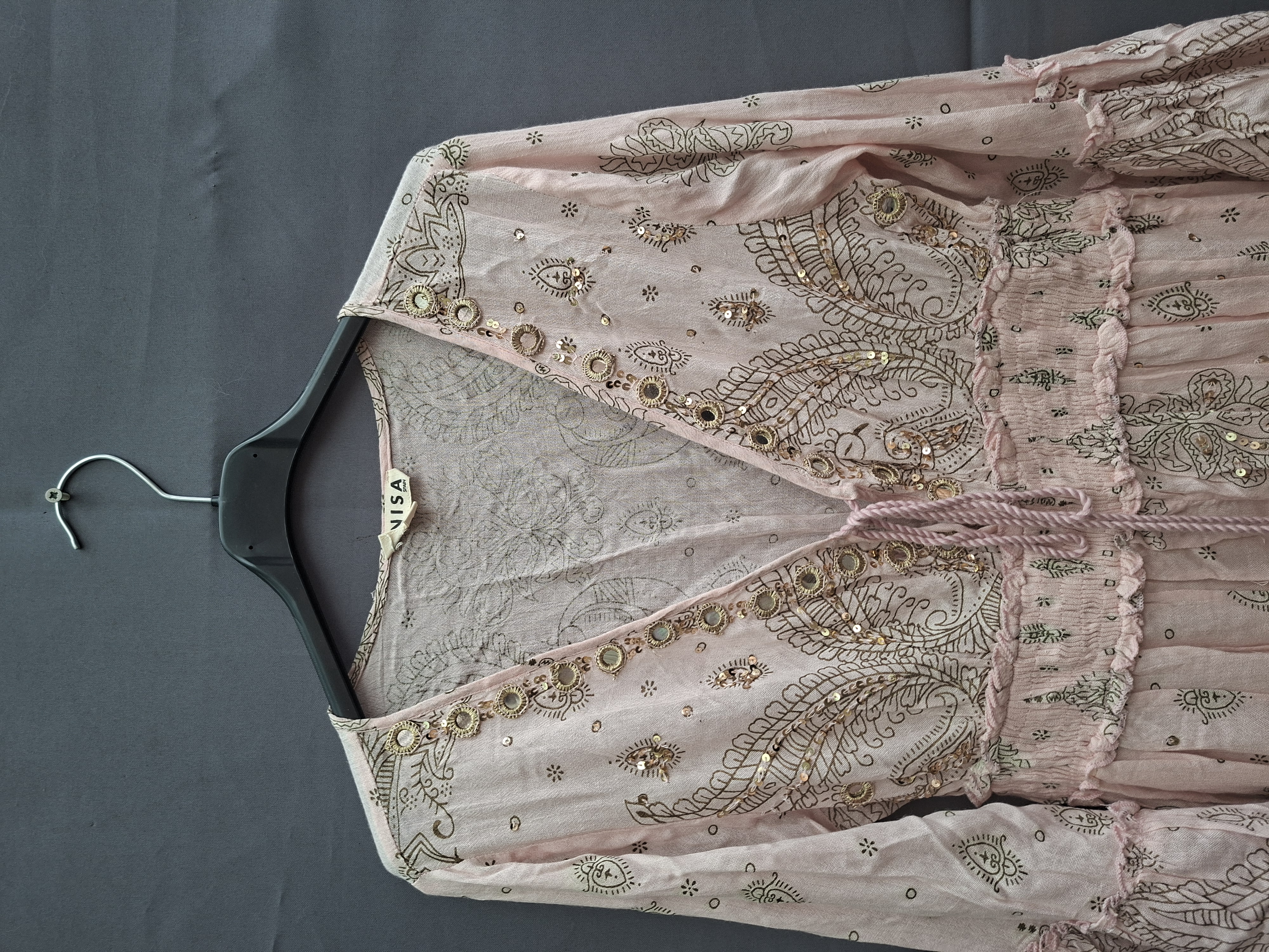 Anisa Spain boho jurk lichtroze/zalm paisley print gouden