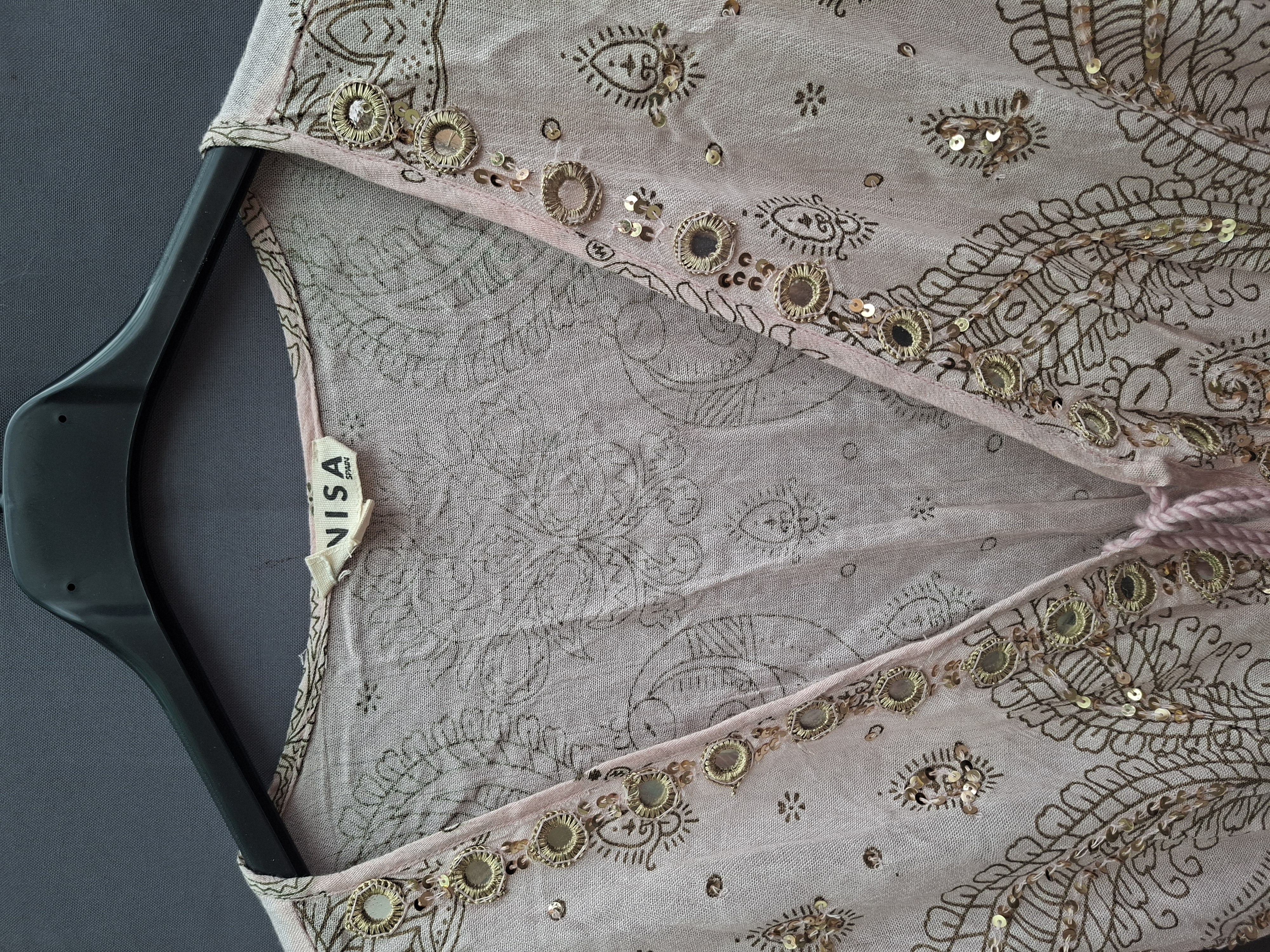Anisa Spain boho jurk lichtroze/zalm paisley print gouden