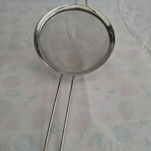 Grote roestvrijstalen keukenzeef fijn gaas diameter 20 cm lang handvat
