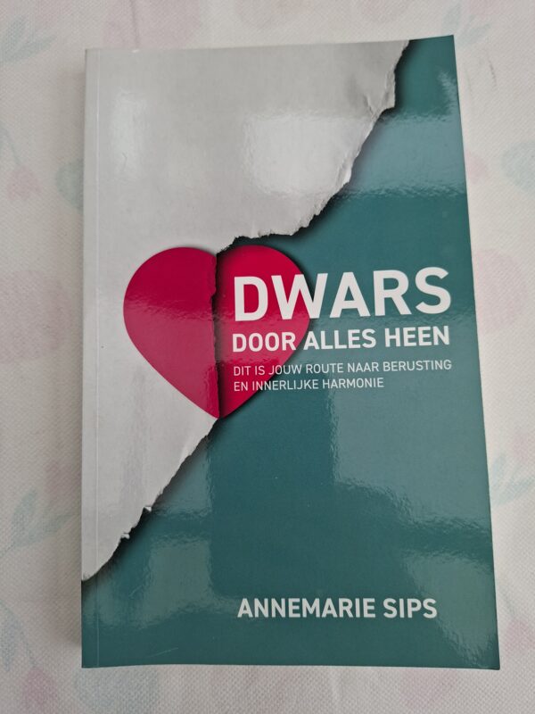 Dwars door alles heen route naar berusting en innerlijke harmonie Annemarie Sips softcover
