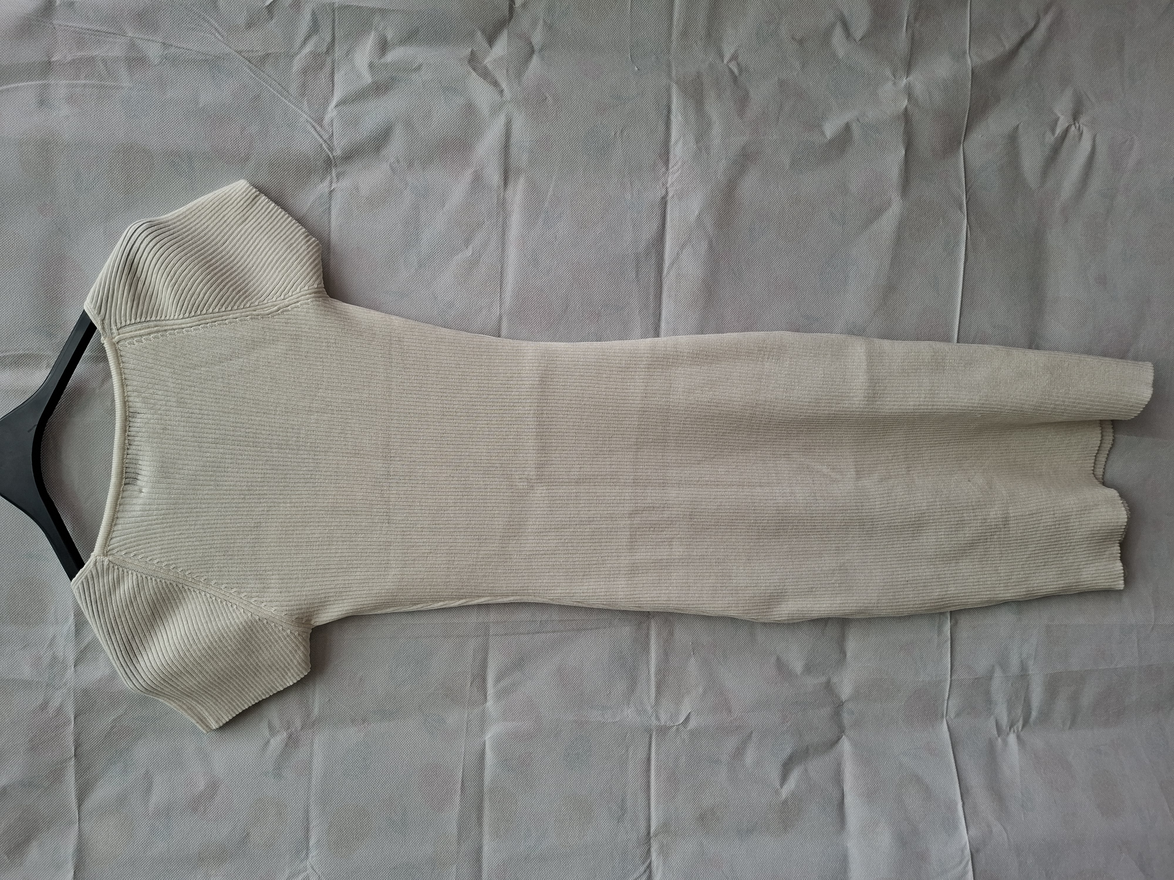 20260606_142906 May by Shining Star crème ribgebreide bodycon jurk