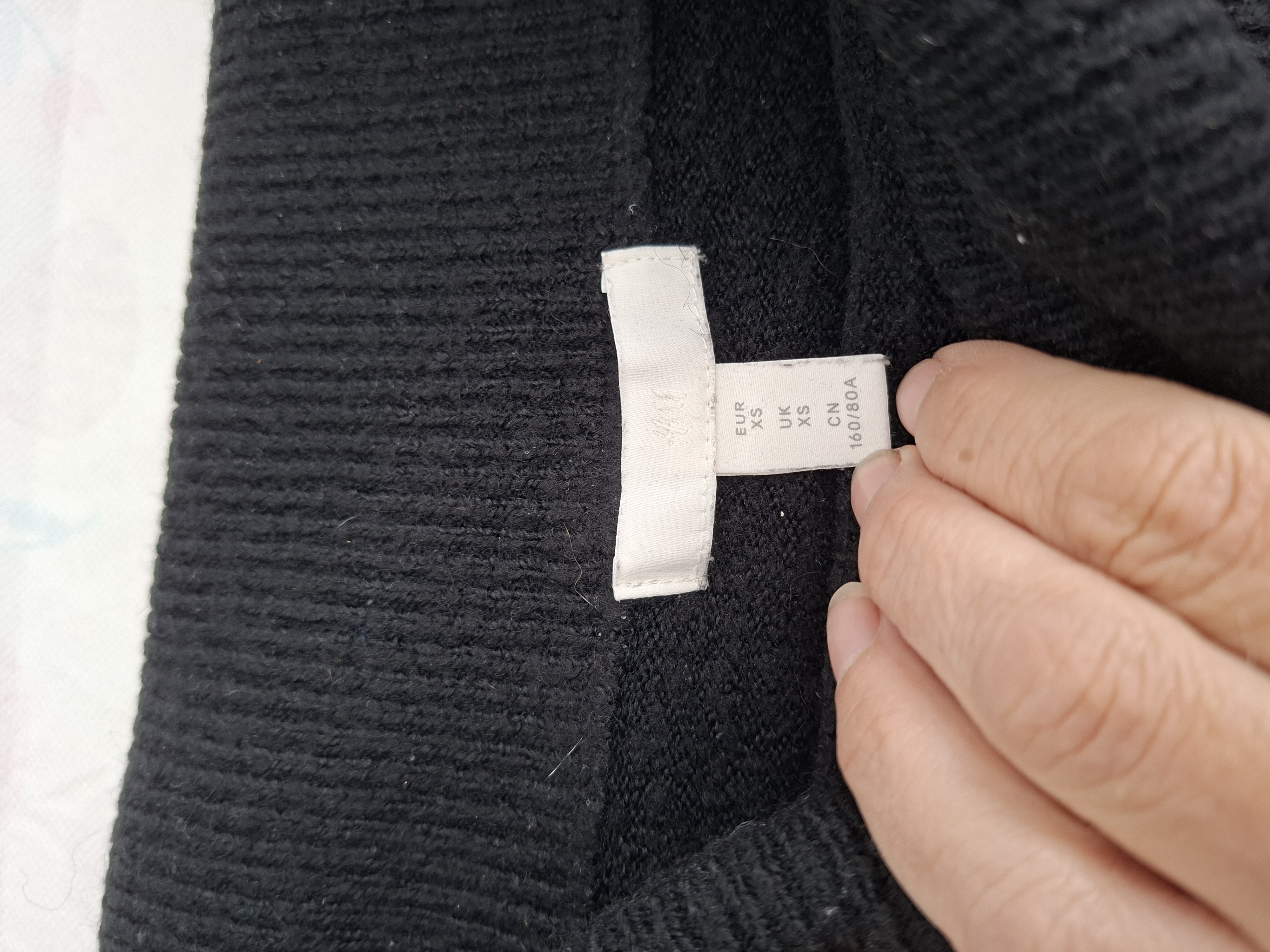 20260606_145107 H&M zwarte off shoulder trui met col lange mouwen maat XS