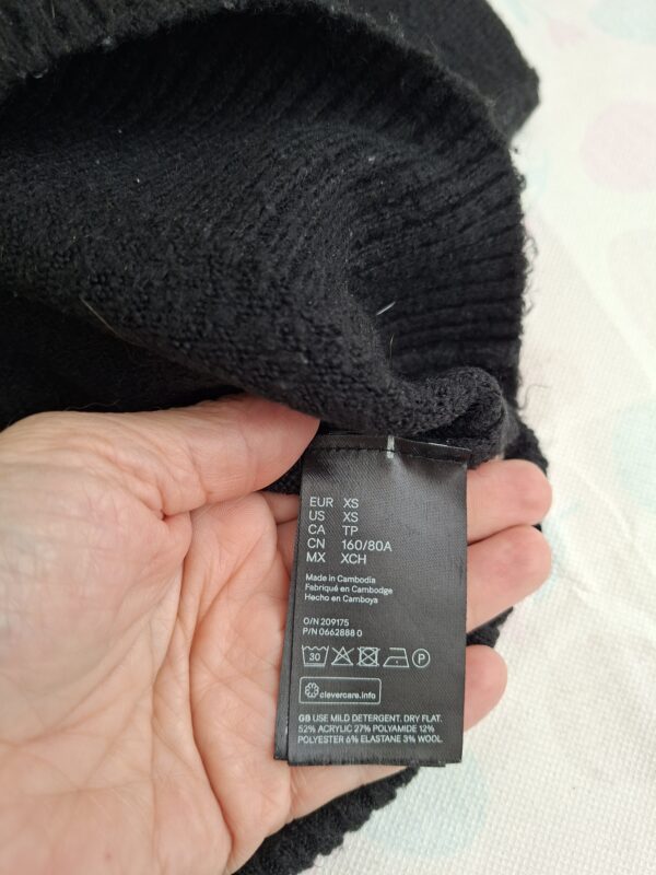 20260606_145113 H&M zwarte off shoulder trui met col lange mouwen maat XS